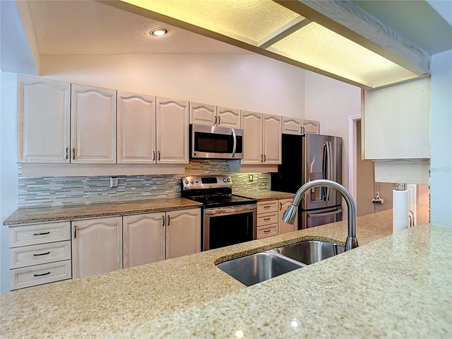 2102 LAINDALE PLACE, Valrico, FL 33596