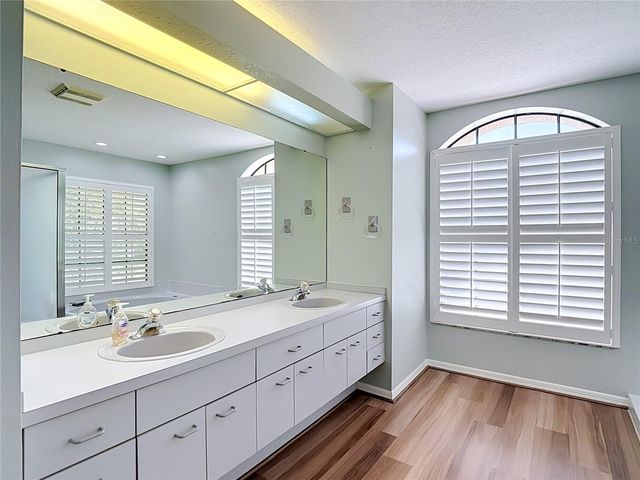 2102 LAINDALE PLACE, Valrico, FL 33596