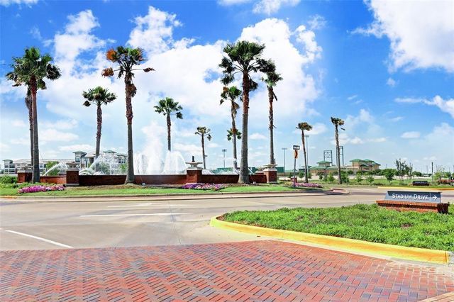 110 Stadium Drive, Sugar Land, TX 77498