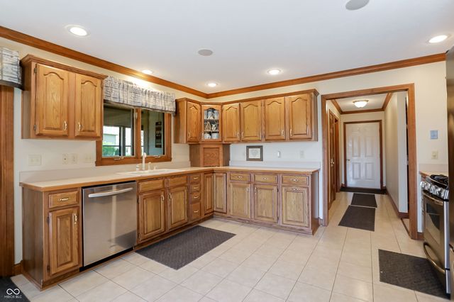 5571 N Red Oak Drive, Greenfield, IN 46140