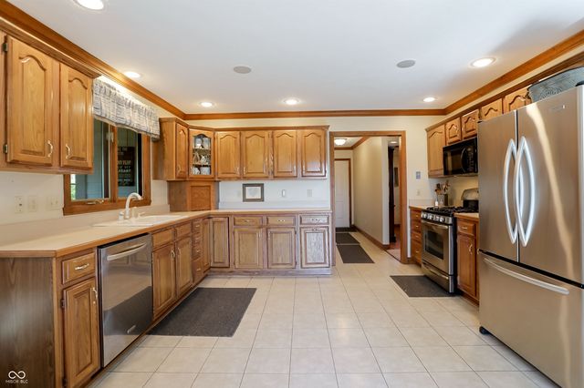 5571 N Red Oak Drive, Greenfield, IN 46140
