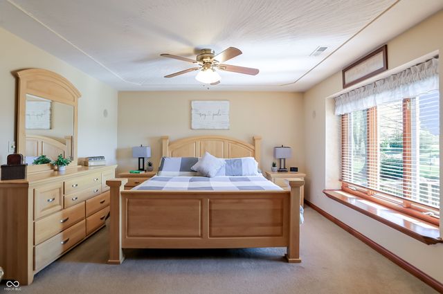 5571 N Red Oak Drive, Greenfield, IN 46140