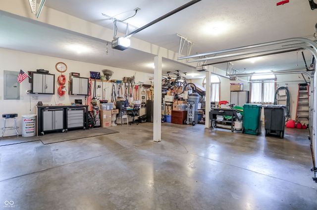 5571 N Red Oak Drive, Greenfield, IN 46140