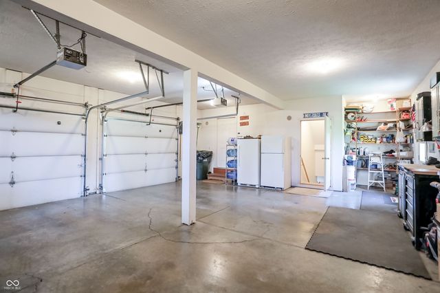 5571 N Red Oak Drive, Greenfield, IN 46140