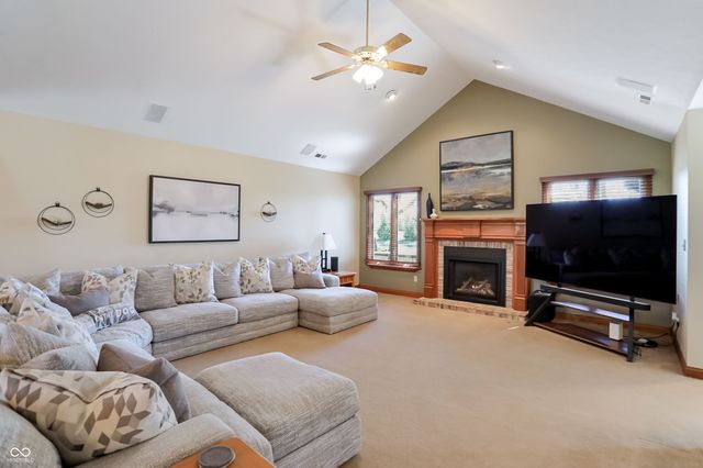 5571 N Red Oak Drive, Greenfield, IN 46140