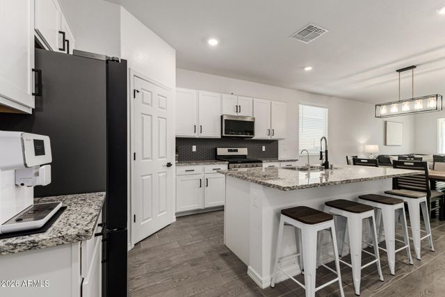 3255 E REBEL Lane, San Tan Valley, AZ 85143