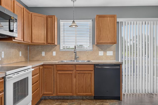 2527 PAVICH Drive, Council Bluffs, IA 51501