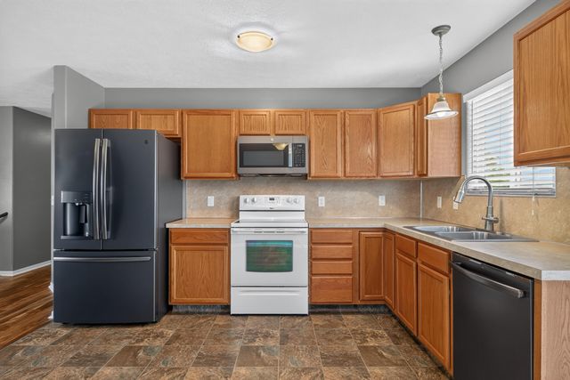 2527 PAVICH Drive, Council Bluffs, IA 51501