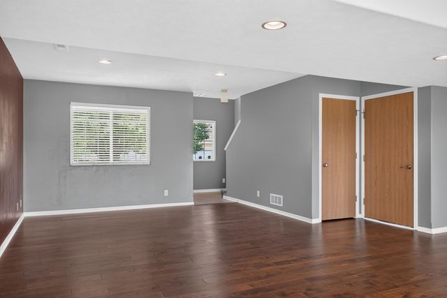 2527 PAVICH Drive, Council Bluffs, IA 51501