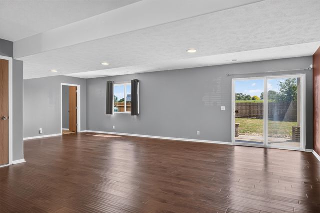 2527 PAVICH Drive, Council Bluffs, IA 51501