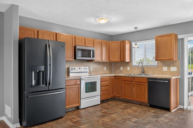 2527 PAVICH Drive, Council Bluffs, IA 51501