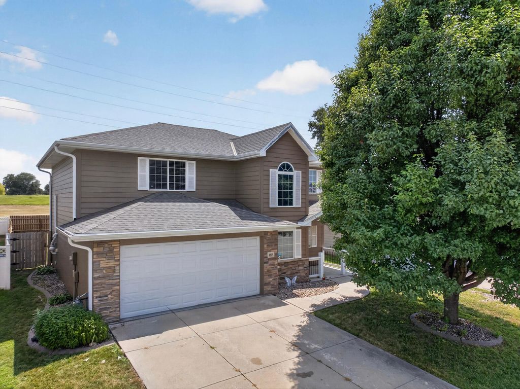 2527 PAVICH Drive, Council Bluffs, IA 51501