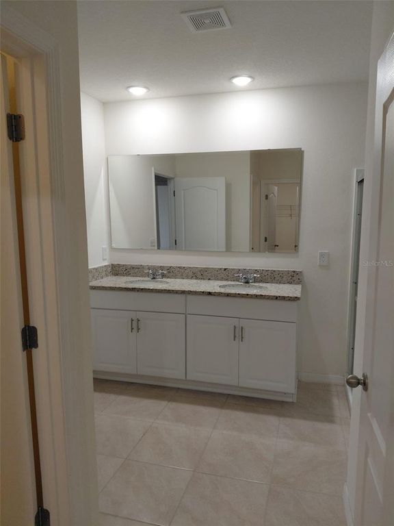 Image 18 of property listing at 1842 EGRET MEADOWS AVENUE, Kissimmee, FL 34744