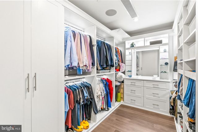 4901 Hampden Ln Unit 703, Bethesda, MD 20814