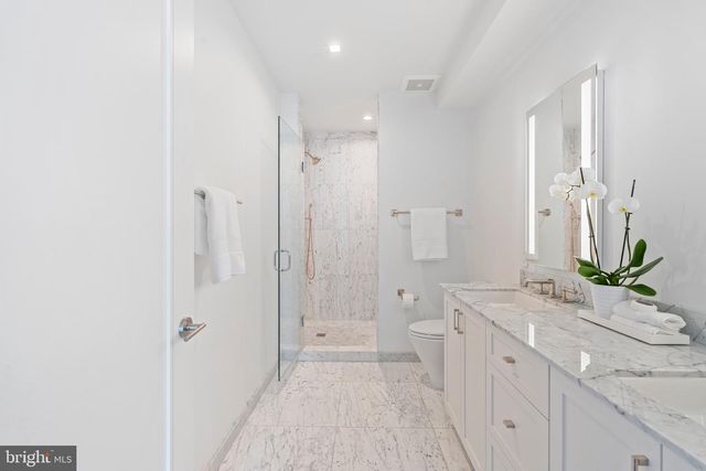 4901 Hampden Ln Unit 703, Bethesda, MD 20814