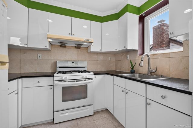 56-15 199th Street, Fresh Meadows, NY 11365