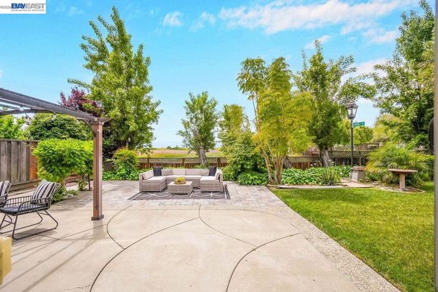 8135 Merion Dr, Newark, CA 94560