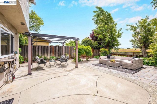 8135 Merion Dr, Newark, CA 94560