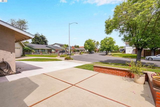 8135 Merion Dr, Newark, CA 94560