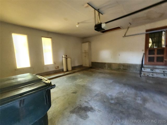 2020 Valley View Drive, Claremore, OK 74017