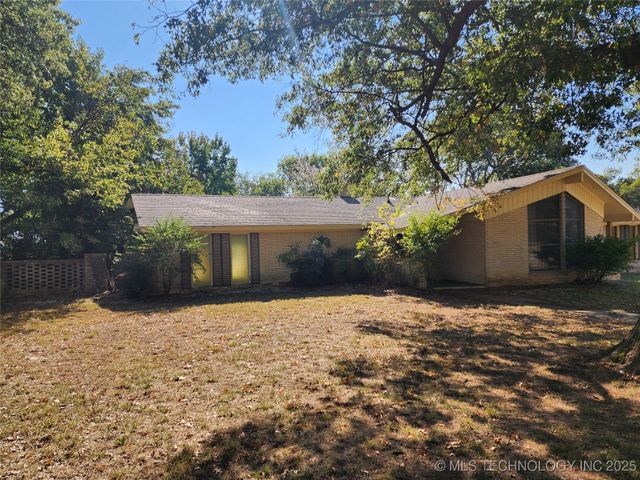 2020 Valley View Drive, Claremore, OK 74017