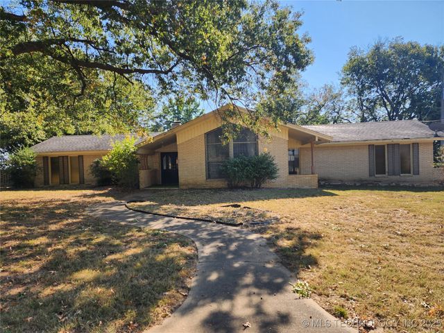 2020 Valley View Drive, Claremore, OK 74017