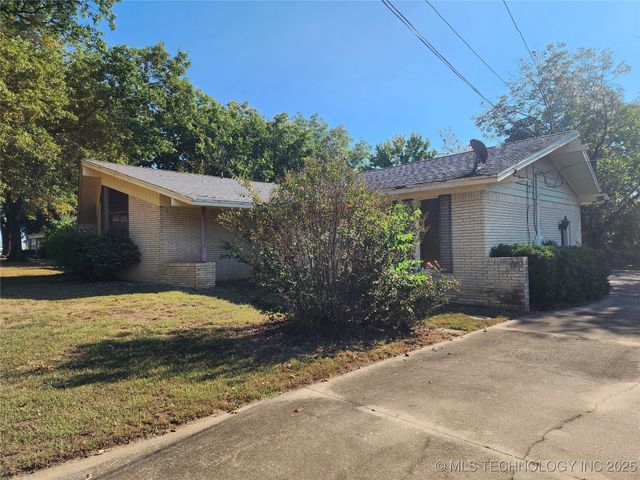 2020 Valley View Drive, Claremore, OK 74017