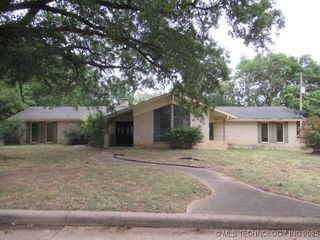 2020 Valley View Drive, Claremore, OK 74017