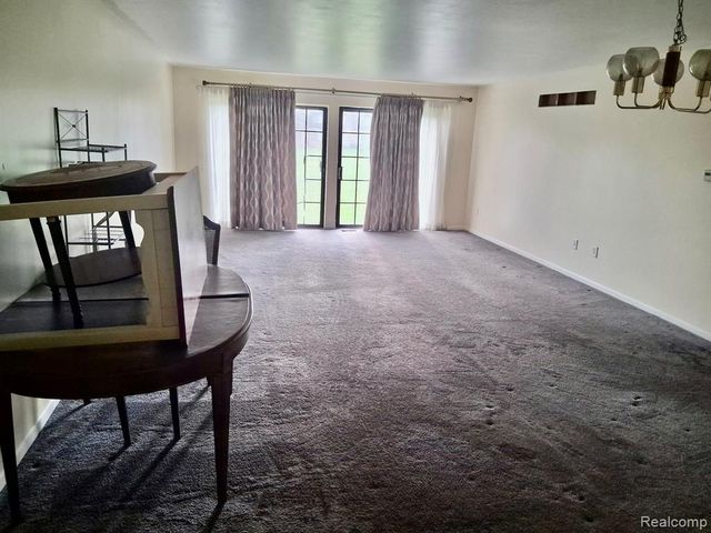 26433 Summerdale Drive, Southfield, MI 48033