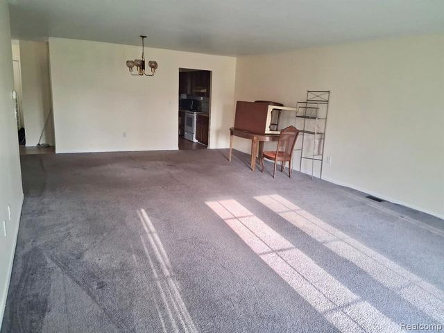 26433 Summerdale Drive, Southfield, MI 48033