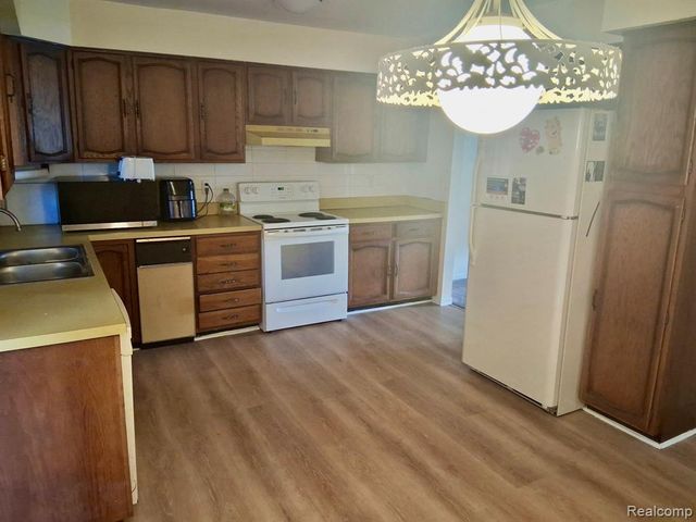 26433 Summerdale Drive, Southfield, MI 48033