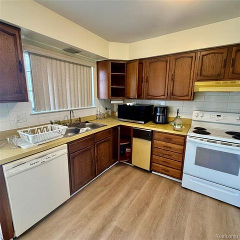 26433 Summerdale Drive, Southfield, MI 48033