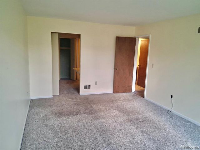 26433 Summerdale Drive, Southfield, MI 48033
