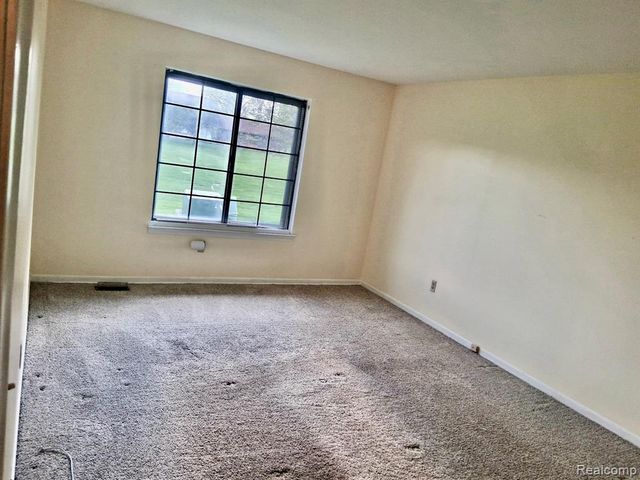 26433 Summerdale Drive, Southfield, MI 48033