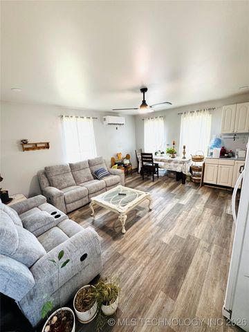 4892 S 369th West Avenue, Mannford, OK 74044