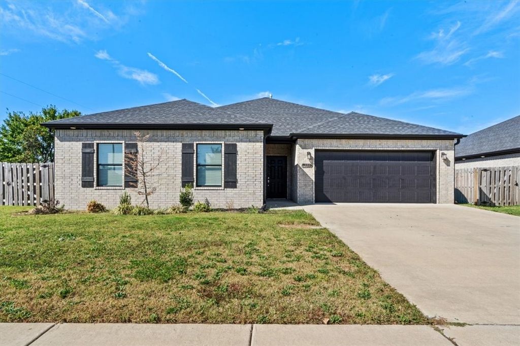 200 Tricha Circle, Gravette, AR 72736
