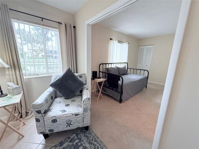 340 Pine Ridge Cir C-1, Green Acres, FL 33463