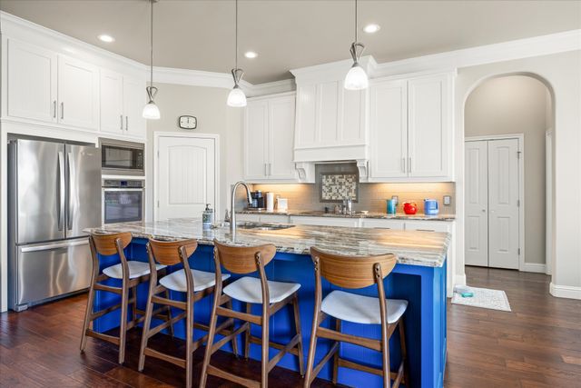 122 King Arthur Court, Glen Rose, TX 76043