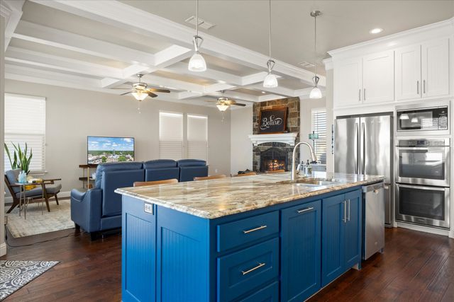 122 King Arthur Court, Glen Rose, TX 76043