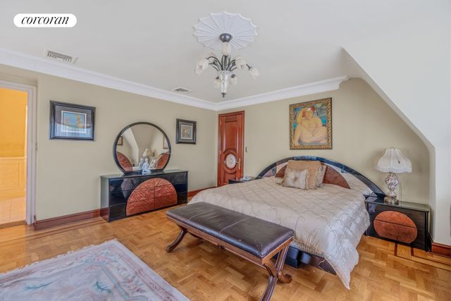 84-01 MIDLAND Parkway, New York City, NY 11432