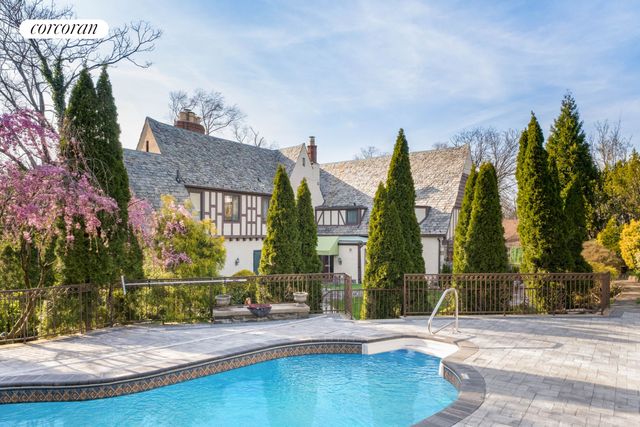 84-01 MIDLAND Parkway, New York City, NY 11432