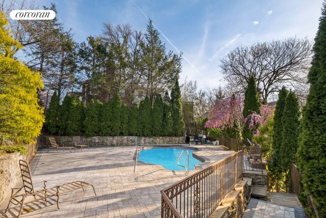 84-01 MIDLAND Parkway, New York City, NY 11432