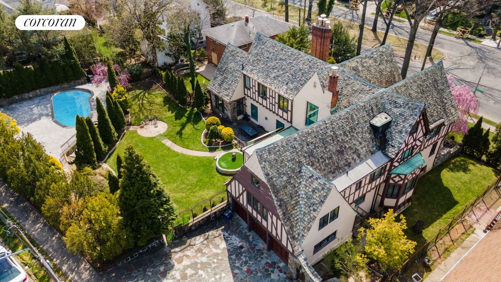 84-01 MIDLAND Parkway, New York City, NY 11432