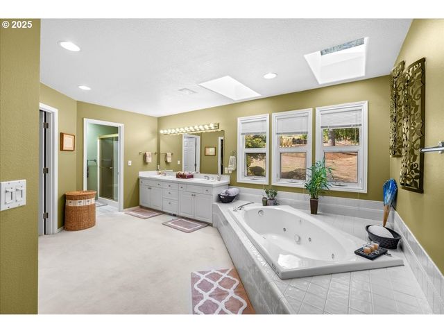 12495 Se CREST Way, Happy Valley, OR 97086