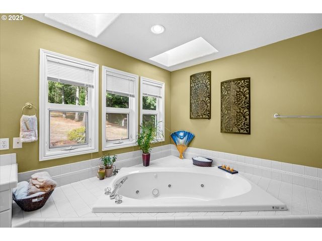 12495 Se CREST Way, Happy Valley, OR 97086