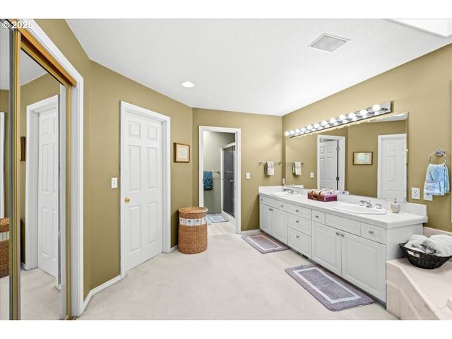 12495 Se CREST Way, Happy Valley, OR 97086