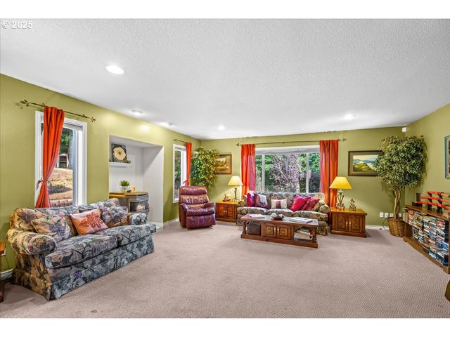 12495 Se CREST Way, Happy Valley, OR 97086