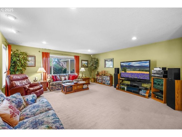 12495 Se CREST Way, Happy Valley, OR 97086