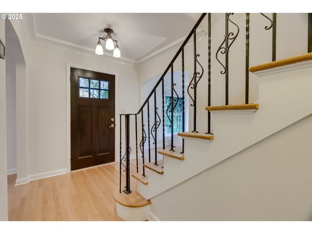 205 Ne BILLINGHER Dr, Portland, OR 97220