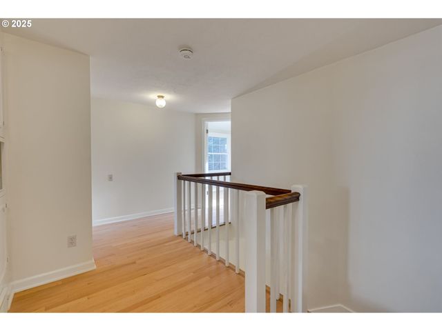 205 Ne BILLINGHER Dr, Portland, OR 97220